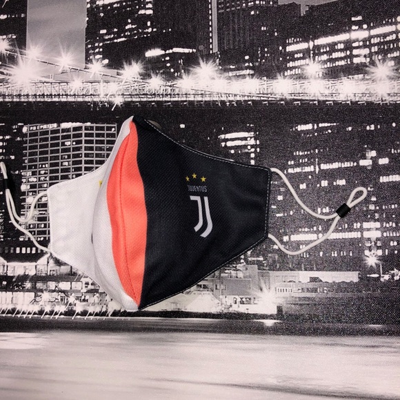 Juventus Mask - Picture 3 of 3